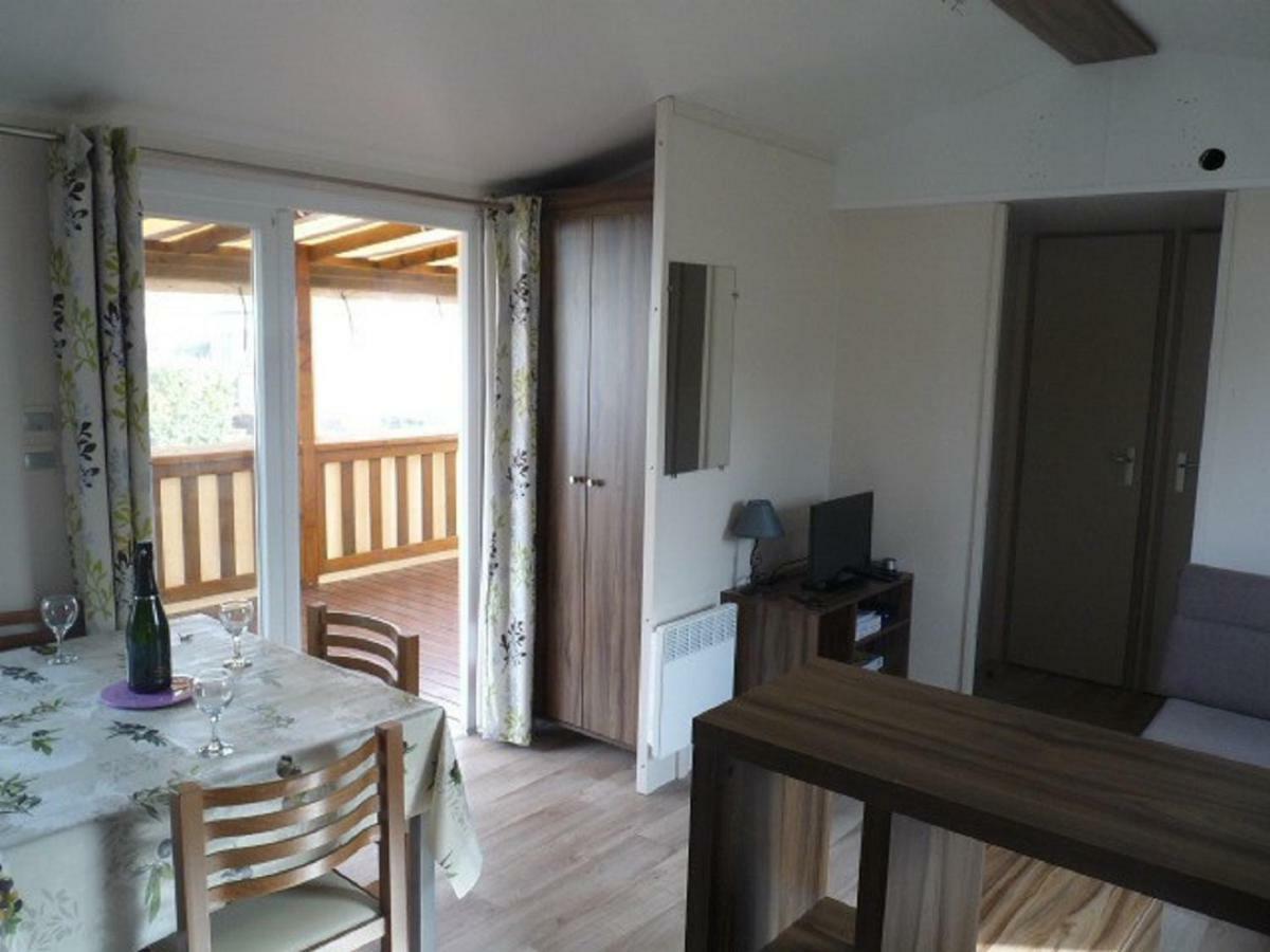 Mobile Home Ht De Gamme Climatise Dans Le Camping **** De La Reserve Gastes エクステリア 写真