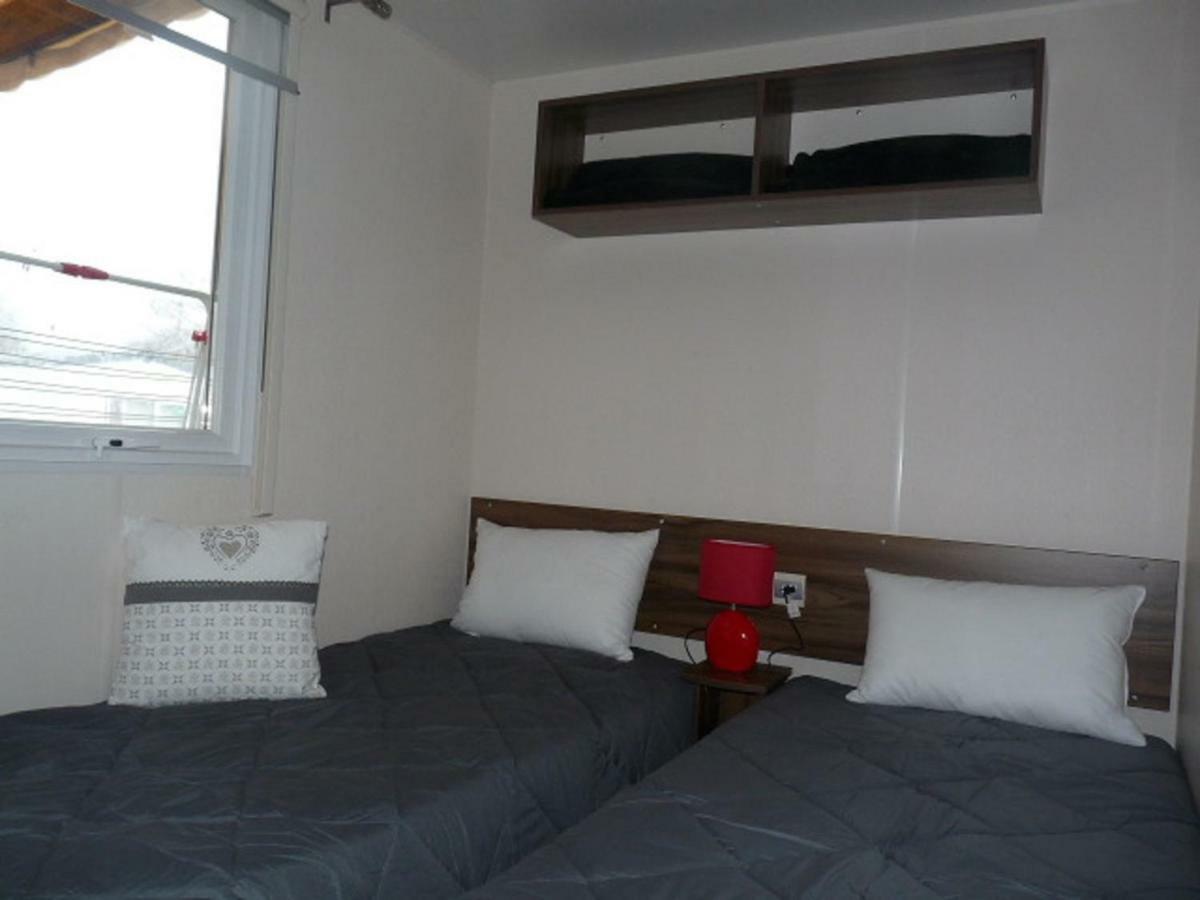Mobile Home Ht De Gamme Climatise Dans Le Camping **** De La Reserve Gastes エクステリア 写真